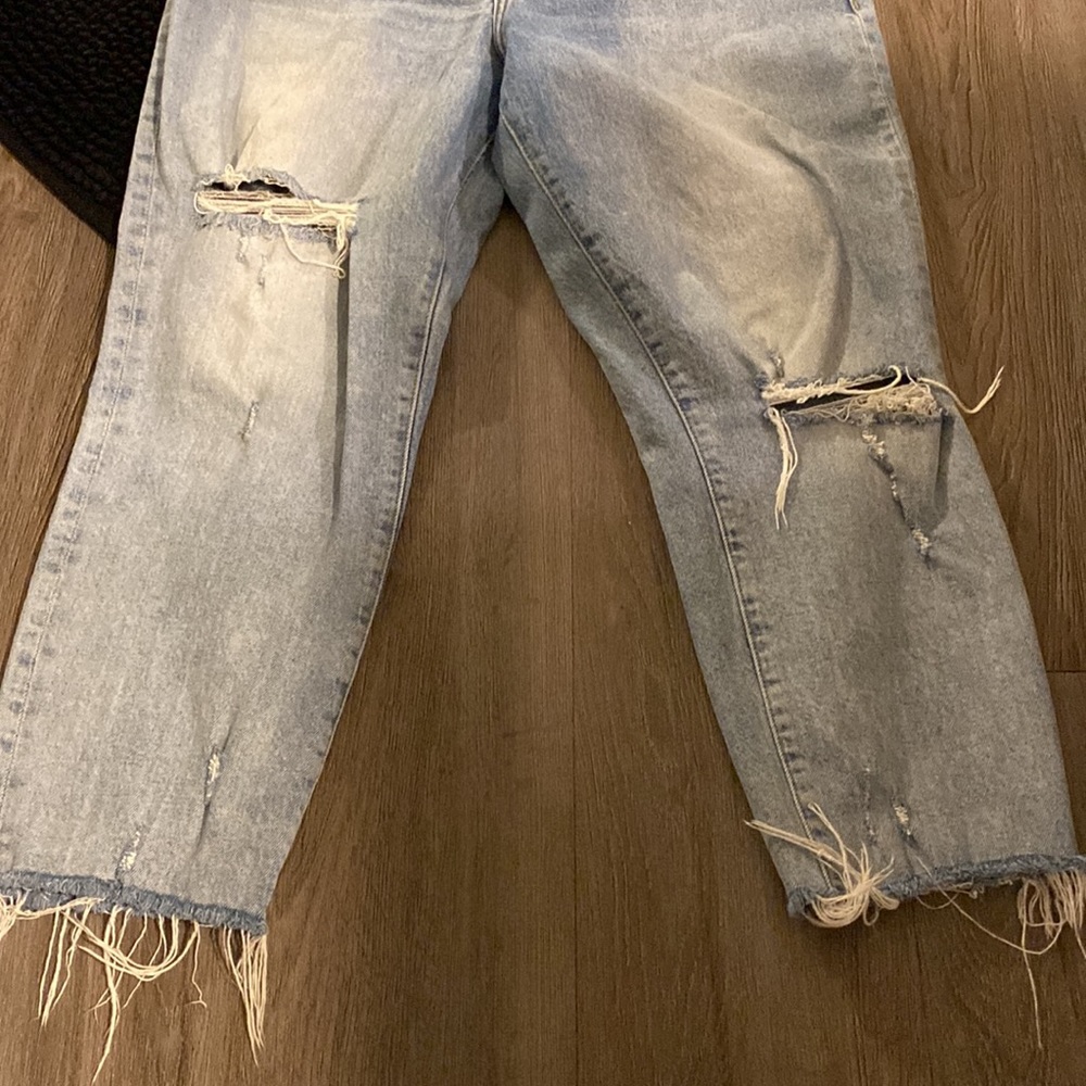 Abercrombie & Fitch Mid Rise Boyfriend Jeans - Picture 5 of 9